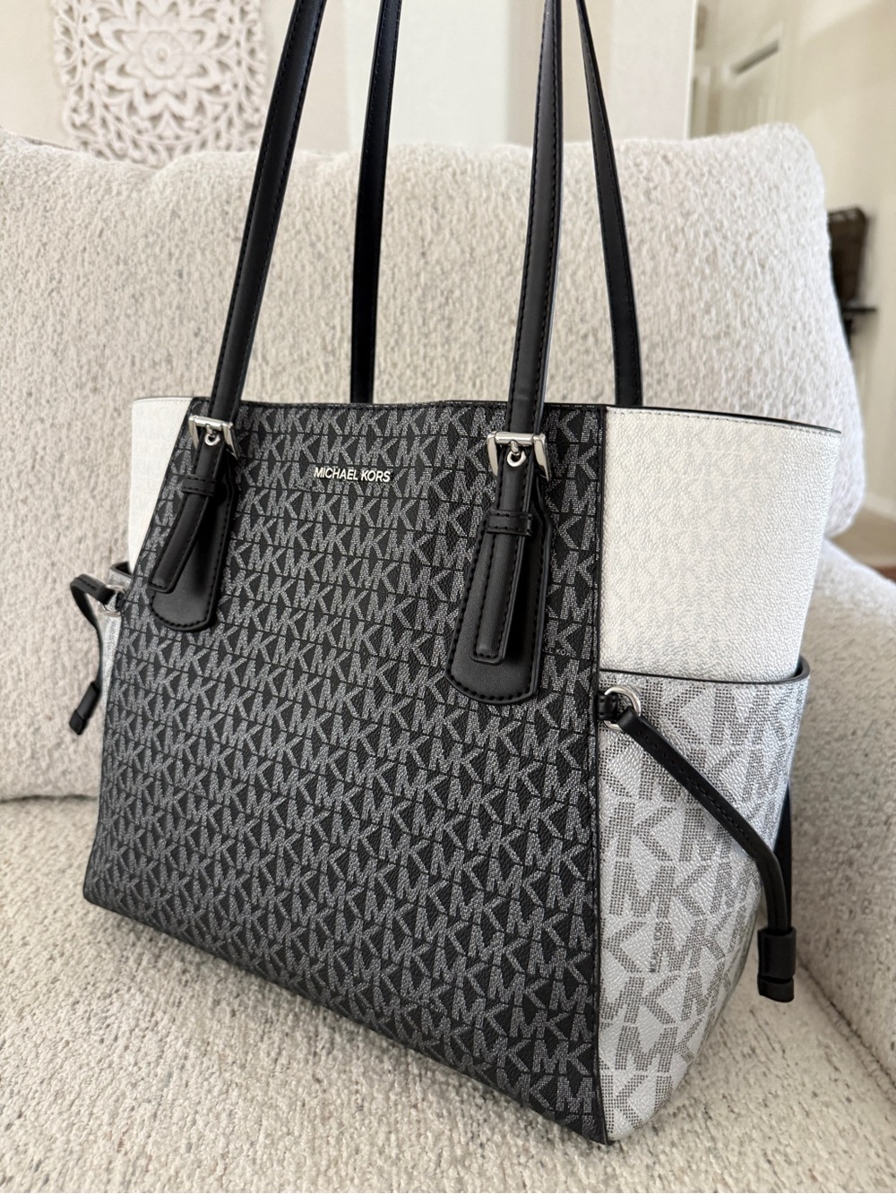 Michael Kors VOYAGER EAST WEST Jet Set Women's Black and Gray Signature Tote